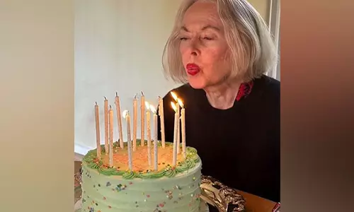 मेलानिया ग्रिफ़िथ ने माँ टिप्पी हेड्रेन का 95th birthday मनाया