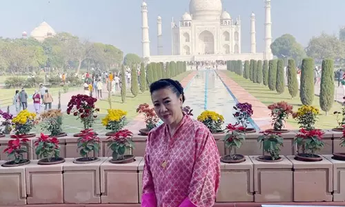 भूटान की रानी माँ, रानी आशी शेरिंग यांगडन वांगचुक ने Taj Mahal का दौरा किया भूटान की रानी माँ, रानी आशी शेरिंग यांगडन वांगचुक ने Taj Mahal का दौरा किया