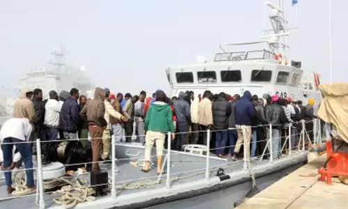Libyan के तट रक्षक ने समुद्र में 88 प्रवासियों को बचाया