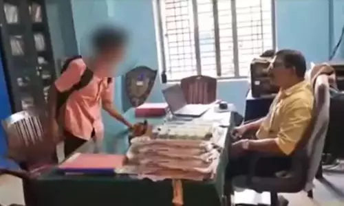 स्कूल छात्र ने प्रिंसिपल को जान से मारने की धमकी दी: उकसावे की वजह मोबाइल