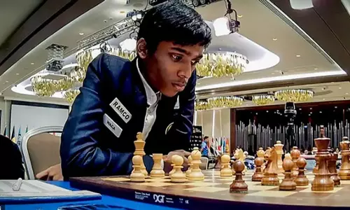 आर प्रग्गनानंद ने अर्जुन एरिगैसी को हराया, नोदिरबेक अब्दुसत्तोरोव के साथ बढ़त बनाई