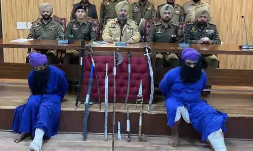Police अधिकारियों पर हमला करने के आरोप में 2 निहंग गिरफ्तार