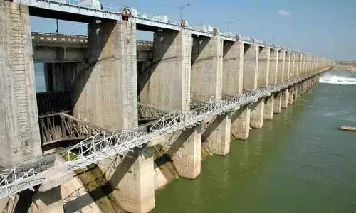 Jurala Crest Gate से भारी जल रिसाव से यासांगी के लिए पानी की उपलब्धता को लेकर किसान चिंतित