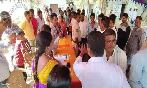 Kothagudem में ग्राम सभा के पहले दिन जनता का आक्रोश Kothagudem में ग्राम सभा के पहले दिन जनता का आक्रोश