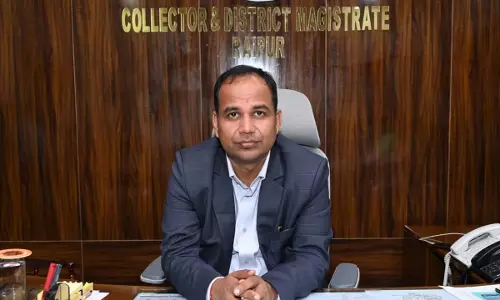 मतदान केन्द्रों का निरीक्षण कर सभी आवश्यक मूलभूत सुविधाएं मुहैया कराएं: कलेक्टर डॉ सिंह