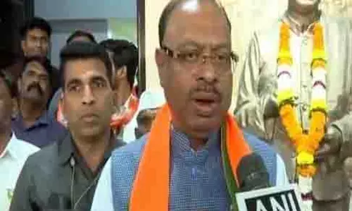 मंत्री चंद्रशेखर बावनकुले ने दावोस में फडणवीस की WEF संस्थापक से मुलाकात के एक दिन बाद कही ये बात मंत्री चंद्रशेखर बावनकुले ने दावोस में फडणवीस की WEF संस्थापक से मुलाकात के एक दिन बाद कही ये बात