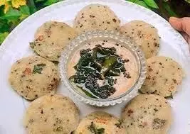 Vegetable Idli: वेजिटेबल इडली की ये रेसिपी ट्राई करें