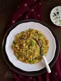 Achari Pulao: नियमित पुलाव को अचारी ट्विस्ट दें और मिनटों में बनाएं