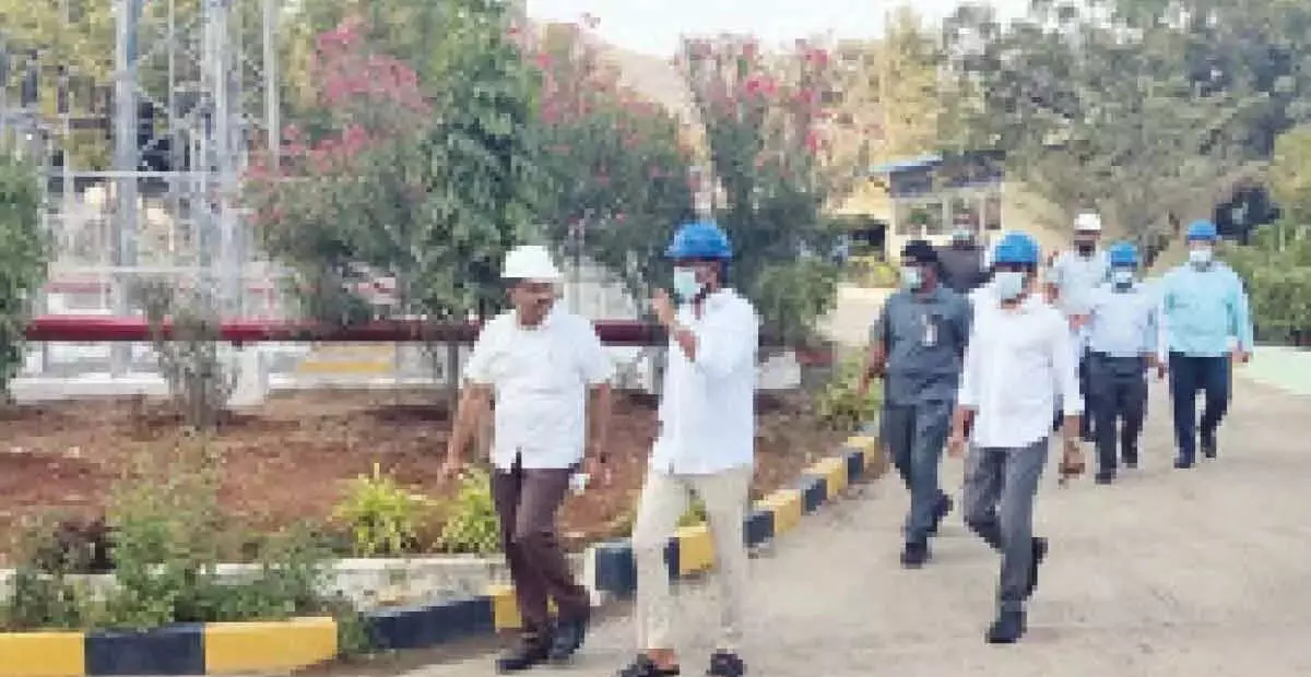 Andhra: ऊर्जा मंत्री गोत्तीपति रवि कुमार ने जिंदल प्लांट का दौरा किया