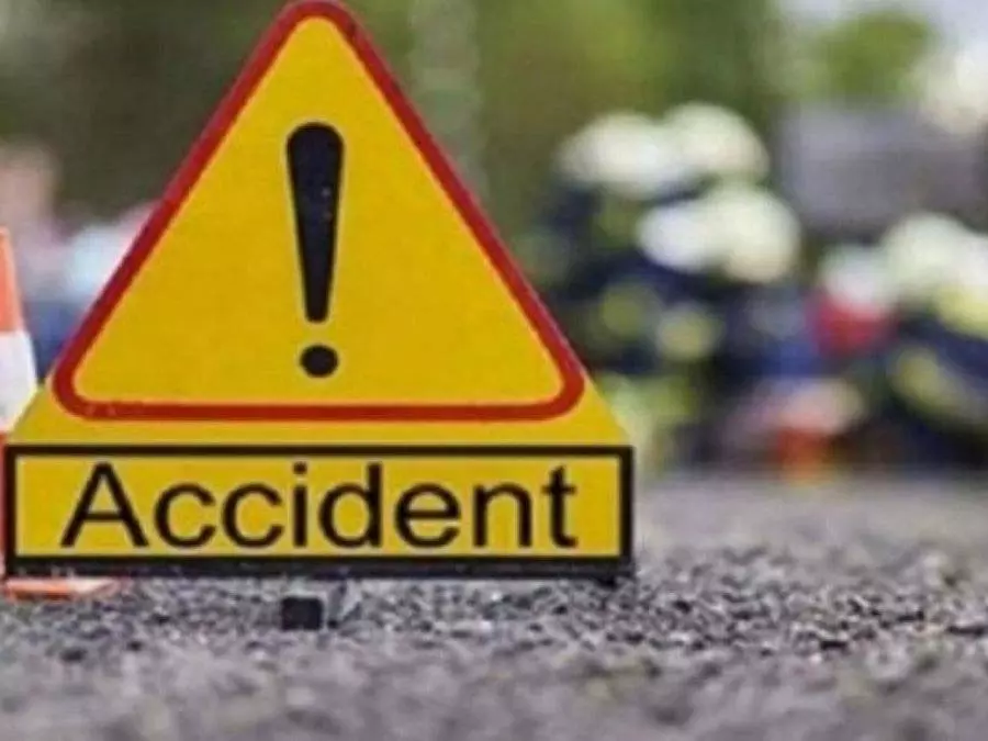 NH-143 पर दुर्घटना में दो नाबालिग बहनों की मौत NH-143 पर दुर्घटना में दो नाबालिग बहनों की मौत