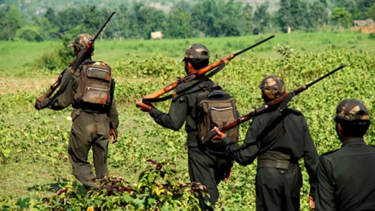 Bokaro: मुठभेड़ में मारे गये 15 लाख के इनामी नक्सली की पत्नी शांति समेत दो नक्सली Bokaro: मुठभेड़ में मारे गये 15 लाख के इनामी नक्सली की पत्नी शांति समेत दो नक्सली