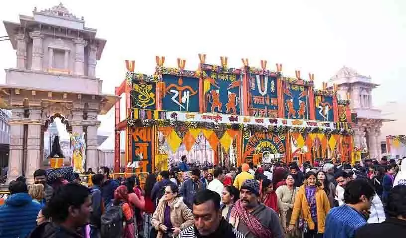 Ayodhya में पहली वर्षगांठ पर उमड़ा श्रद्धालुओं का सैलाब, निवेश भी