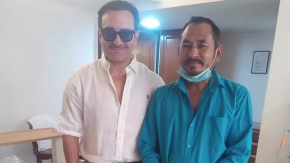 Saif Ali Khan ने अस्पताल में ऑटो चालक से की मुलाकात