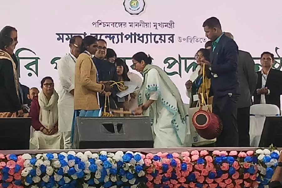 अपराधियों को Bengal में शरण नहीं मिलनी चाहिए: मुख्यमंत्री ने उग्रवादियों पर जताई चिंता अपराधियों को Bengal में शरण नहीं मिलनी चाहिए: मुख्यमंत्री ने उग्रवादियों पर जताई चिंता