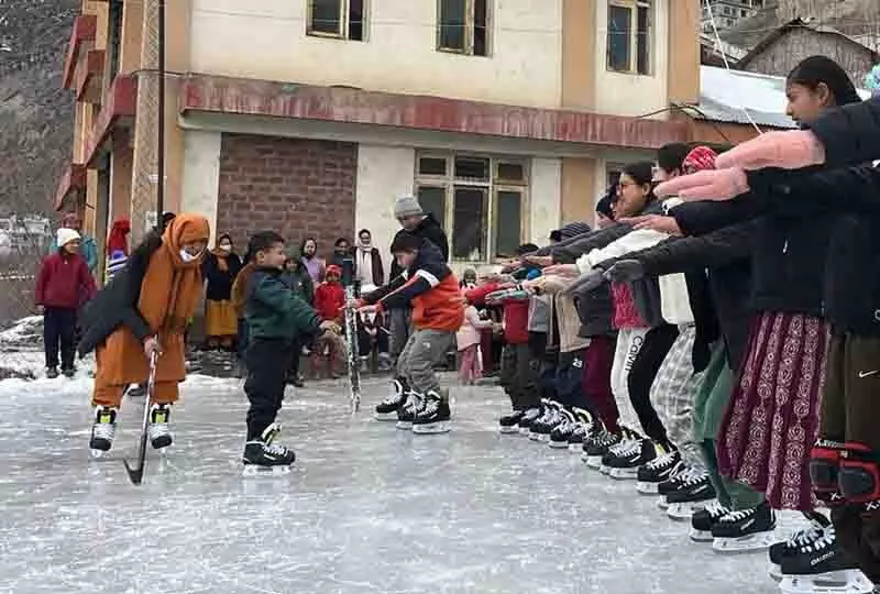 Lahaul घाटी में पहला आइस हॉकी प्रशिक्षण शिविर आयोजित