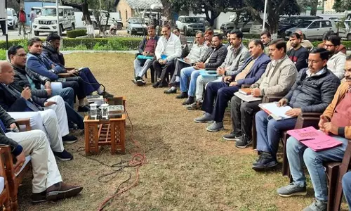 Himachal: कृषि मंत्री ने जवाली में चल रहे विकास कार्यों की समीक्षा की Himachal: कृषि मंत्री ने जवाली में चल रहे विकास कार्यों की समीक्षा की