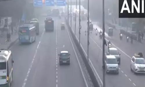 Delhi में कोहरे के कारण विमान और ट्रेन सेवाएं बाधित