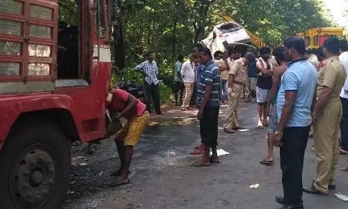 Karnataka: येल्लापुर में ट्रक पलटने से नौ सब्जी विक्रेताओं की मौत
