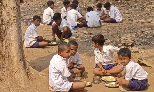 Odisha CM ने मध्याह्न भोजन योजना कर्मचारियों के मानदेय में वृद्धि की घोषणा की