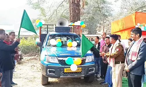 Assam : तमुलपुर डीसी ने हस्तनिर्मित खादी राष्ट्रीय ध्वज बिक्री काउंटर का उद्घाटन