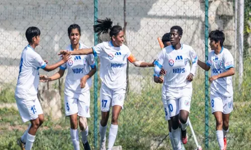 HOPS ने IWL 2024-25 सीजन में पहला अंक हासिल करने के लिए बेंगलुरु में किकस्टार्ट FC को हराया HOPS ने IWL 2024-25 सीजन में पहला अंक हासिल करने के लिए बेंगलुरु में किकस्टार्ट FC को हराया