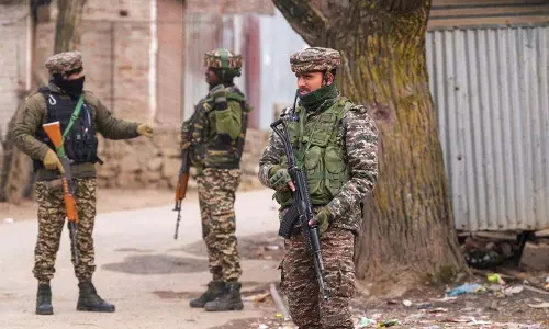Sopore मुठभेड़ स्थगित, आतंकवादी भागने में सफल रहे