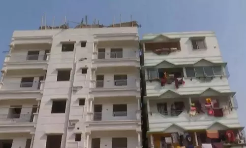 टांगरा बिल्डिंग झुकी: कोलकाता में एक विशाल बहुमंजिला इमारत झुकी, दहशत चरम पर