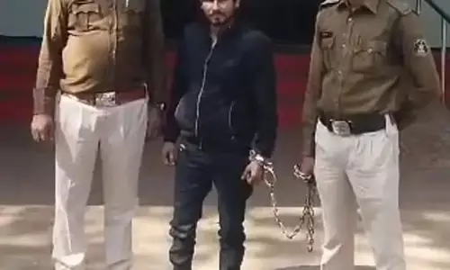 पैसों की बारिश कराने वाला पुलिस के हत्थे चढ़ा पैसों की बारिश कराने वाला पुलिस के हत्थे चढ़ा