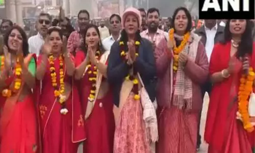ग्रेगोरियन कैलेंडर के अनुसार, प्राण प्रतिष्ठा की पहली वर्षगांठ पर Ayodhya में हजारों लोग उमड़े ग्रेगोरियन कैलेंडर के अनुसार, प्राण प्रतिष्ठा की पहली वर्षगांठ पर Ayodhya में हजारों लोग उमड़े