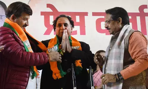 सत्तारूढ़ आप को झटका, चार नेता भाजपा में शामिल