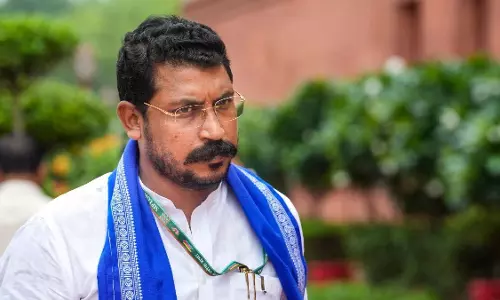 रायपुर: सांसद चंद्रशेखर आजाद सेंट्रल जेल पहुंचे, समर्थकों का भी जमवड़ा रायपुर: सांसद चंद्रशेखर आजाद सेंट्रल जेल पहुंचे, समर्थकों का भी जमवड़ा
