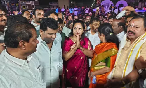 BRS MLC कविता ने यादगिरिगुट्टा में विशेष पूजा की BRS MLC कविता ने यादगिरिगुट्टा में विशेष पूजा की