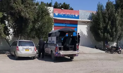 Gwadar police ने बुक स्टॉल पर छापा मारा, शिक्षा के खिलाफ कार्रवाई में छात्रों को हिरासत में लिया Gwadar police ने बुक स्टॉल पर छापा मारा, शिक्षा के खिलाफ कार्रवाई में छात्रों को हिरासत में लिया