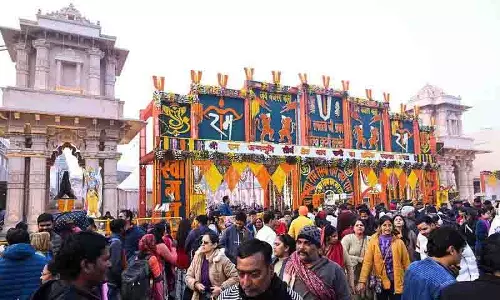 Ayodhya में पहली वर्षगांठ पर उमड़ा श्रद्धालुओं का सैलाब, निवेश भी