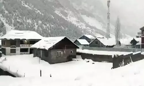 Jammu: मध्यम बर्फबारी के कारण गुरेज में प्रवेश वर्जित