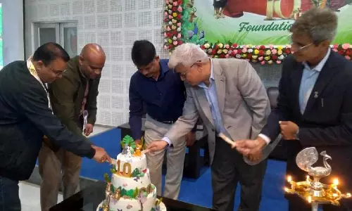 पुलिस ने उपहार के साथ Bengal सफारी पार्क का 10वां जन्मदिन मनाया