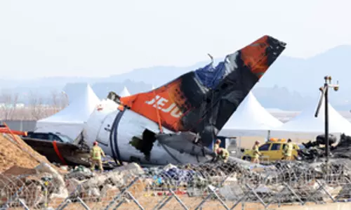 Jeju Air crash के बाद आपातकालीन लैंडिंग में जोखिम पैदा करने वाले हवाईअड्डों की संरचनाओं को समायोजित किया जाएगा Jeju Air crash के बाद आपातकालीन लैंडिंग में जोखिम पैदा करने वाले हवाईअड्डों की संरचनाओं को समायोजित किया जाएगा