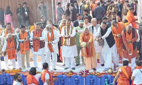 UP: सीएम योगी आदित्यनाथ, कैबिनेट मंत्रियों ने त्रिवेणी संगम में लगाई डुबकी UP: सीएम योगी आदित्यनाथ, कैबिनेट मंत्रियों ने त्रिवेणी संगम में लगाई डुबकी