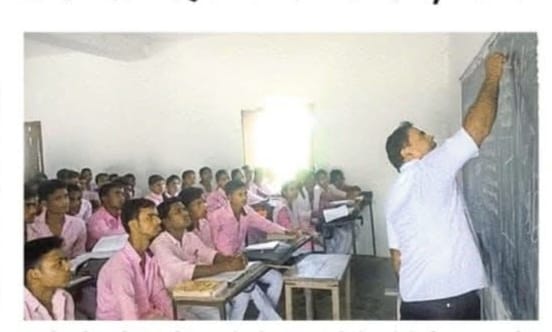ग्रामीण क्षेत्र में शिक्षा की अलख जगा रहे Dr. Shakti Prakash Pathak