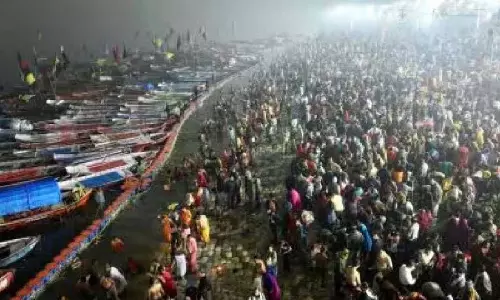 महाकुंभ मेले में बढ़ती भीड़ के कारण महाराष्ट्र में कंपनियां मार्गदर्शन प्रदान कर रही महाकुंभ मेले में बढ़ती भीड़ के कारण महाराष्ट्र में कंपनियां मार्गदर्शन प्रदान कर रही