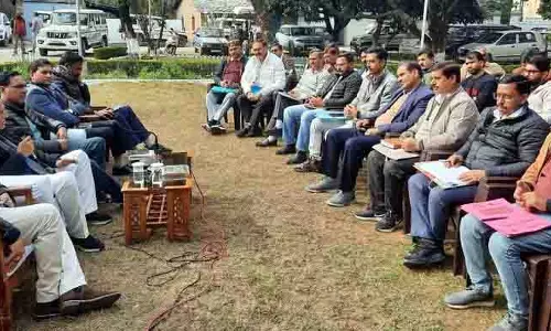 कृषि मंत्री ने Jawali में चल रहे विकास कार्यों की समीक्षा की कृषि मंत्री ने Jawali में चल रहे विकास कार्यों की समीक्षा की