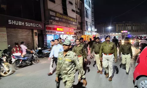 रायगढ़ में प्रशासन और पुलिस ने किया फ्लैग मार्च, वोटरों को दिया निर्भीक मतदान का संदेश