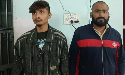 गार्डन अंदर बेच रहे थे नशीली दवाई, पुरानी बस्ती पुलिस ने दो युवकों को दबोचा