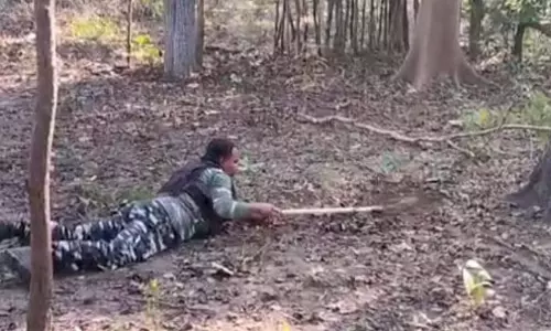 निर्माणाधीन सड़क को सुरक्षा देने में लगे जवान बाल-बाल बचे निर्माणाधीन सड़क को सुरक्षा देने में लगे जवान बाल-बाल बचे