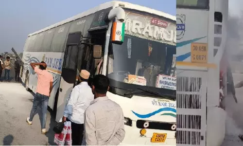Bhadrak में पर्यटक बस में आग लगी, 40 यात्री बाल-बाल बचे