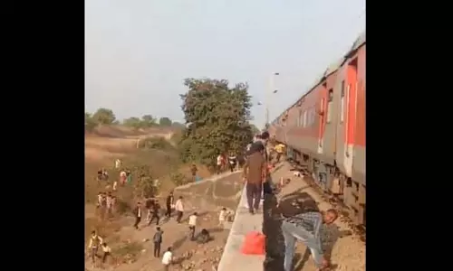 11 मौतें हुई एक अफवाह से, रेलवे ने शुरू की जांच