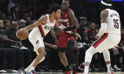 सिमंस और आयटन ने Trail Blazers को हीट पर 116-107 से जीत दिलाई सिमंस और आयटन ने Trail Blazers को हीट पर 116-107 से जीत दिलाई
