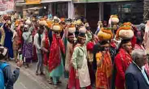 Kalash Shobha Yatra के साथ तीन दिवसीय किऊल महोत्सव का किया गया शुभारंभ Kalash Shobha Yatra के साथ तीन दिवसीय किऊल महोत्सव का किया गया शुभारंभ