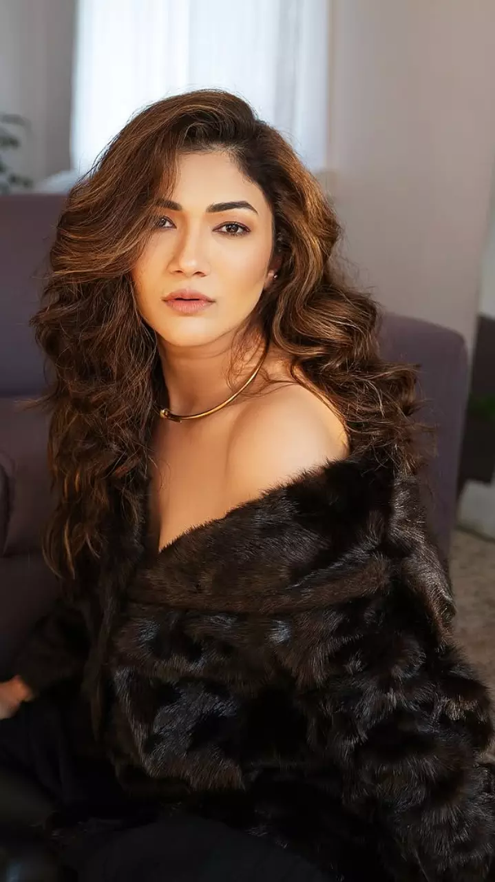 रिधिमा पंडित ने कराया ग्लैमर फोटोशूट