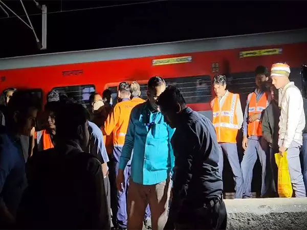 Jalgaon train accident: रेल मंत्रालय ने मृतकों के परिजनों को 1.5 लाख रुपए की अनुग्रह राशि देने की घोषणा की